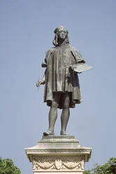 Statue de Raphaël Sanzio d